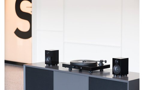 Pro-Ject Juke Box E OM5E Czarny Gramofon All-in-One z Bluetooth