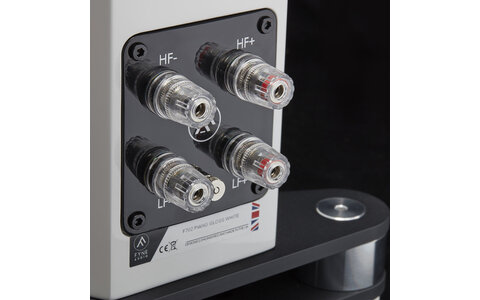 Fyne Audio F702 Czarna Lakierowana Kolumna Podłogowa