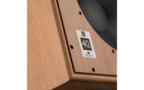 Kolumny Podstawkowe Harbeth M40.3 XD Wiśnia logo model